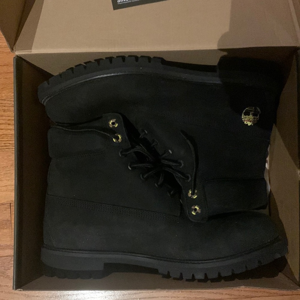 Black timberland boots